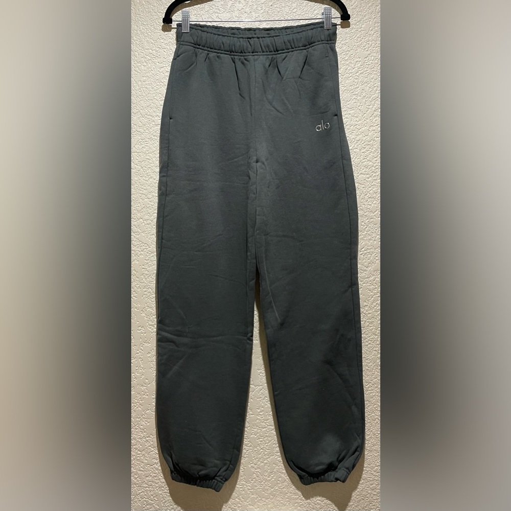 Alo Yoga NWOT Accolade Sweatpants Limited Edition Green Grey Size S Unisex - Picture 2 of 5